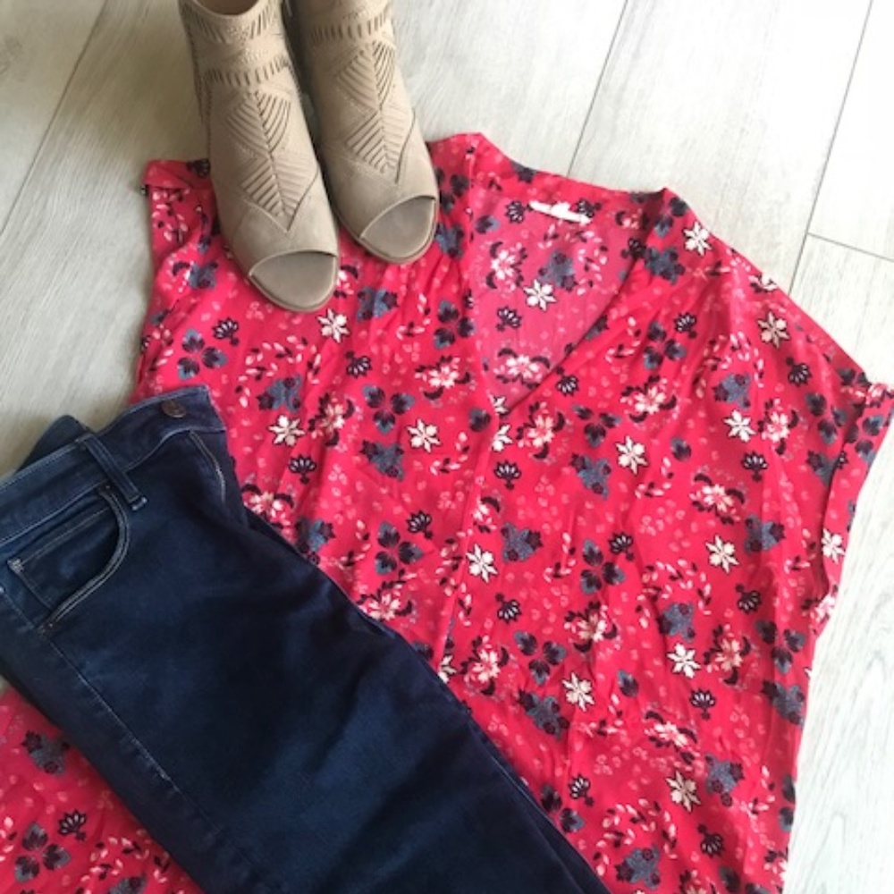 Pleione Hi-Lo V-Neck Floral Printed Blouse